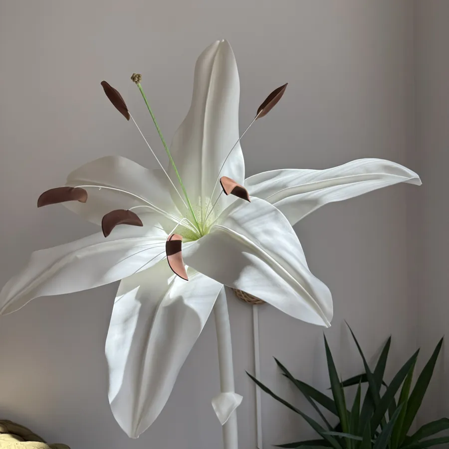 Lilyum: Eden Floral Art el yapımı dev çiçek